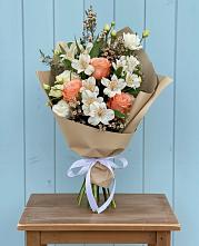 Букет цветов из:  Альстромерии, Лизиантусы, Розы и Хризантемы в Торгашино