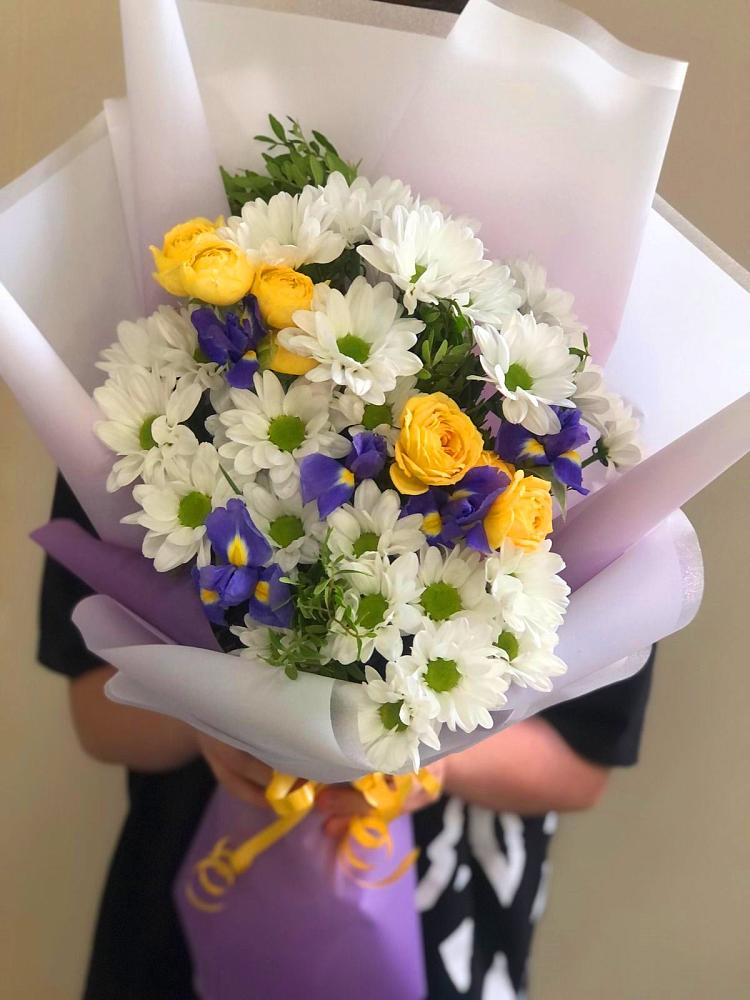 Букет цветов из: Ирисы, Хризантемы и Розы в Торгашино